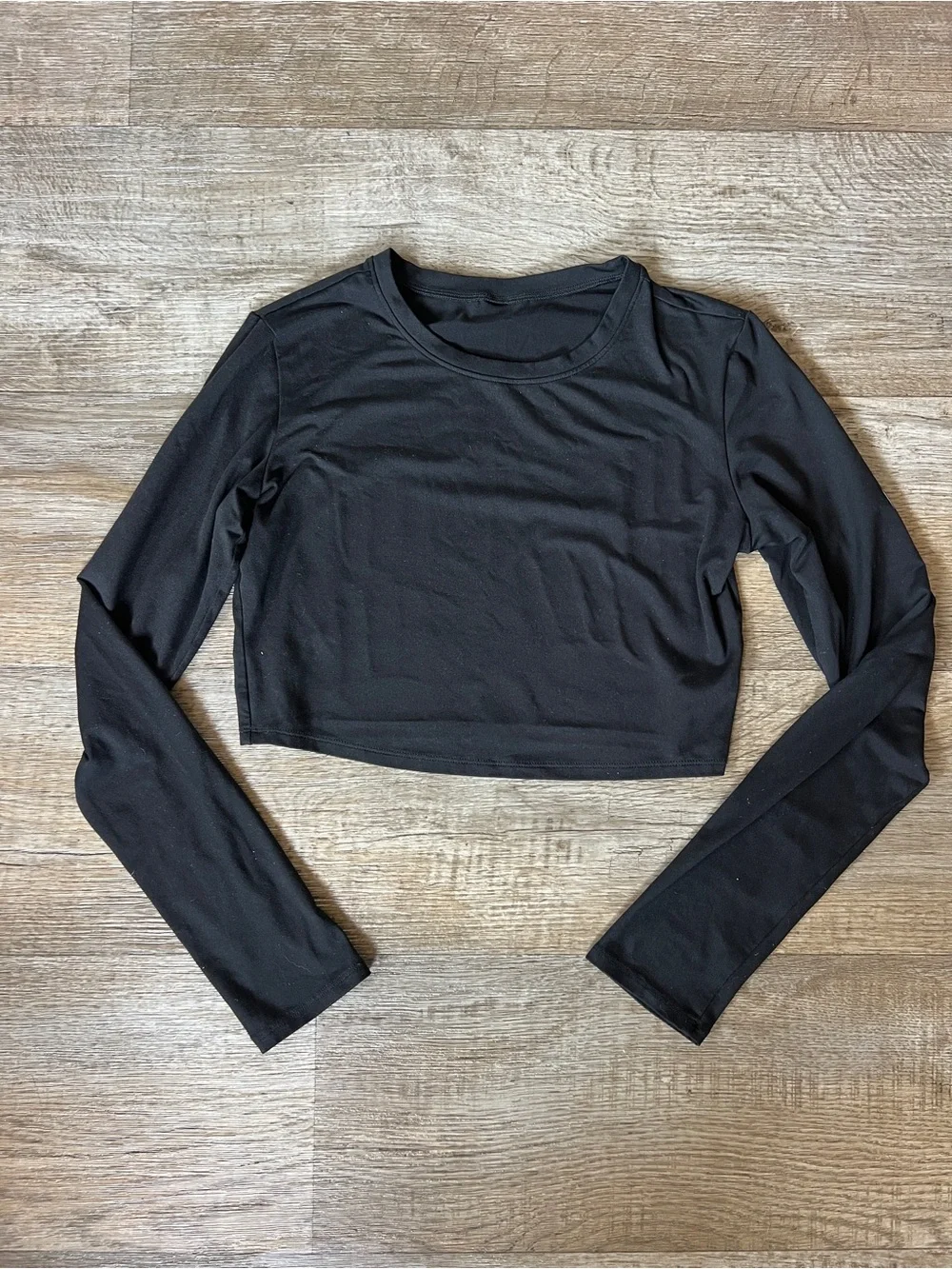 Alo Yoga Alosoft Cropped Finesse Long Sleeve Tee in Black